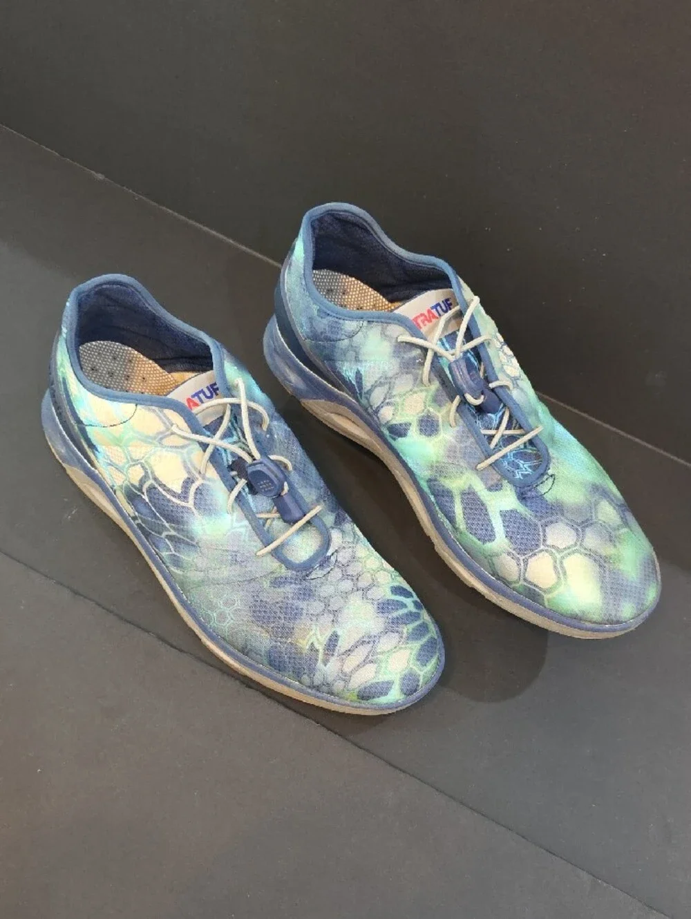 Blue-Green Men's Patterned Lace-Lock Athletic Sneakers Size 10.5